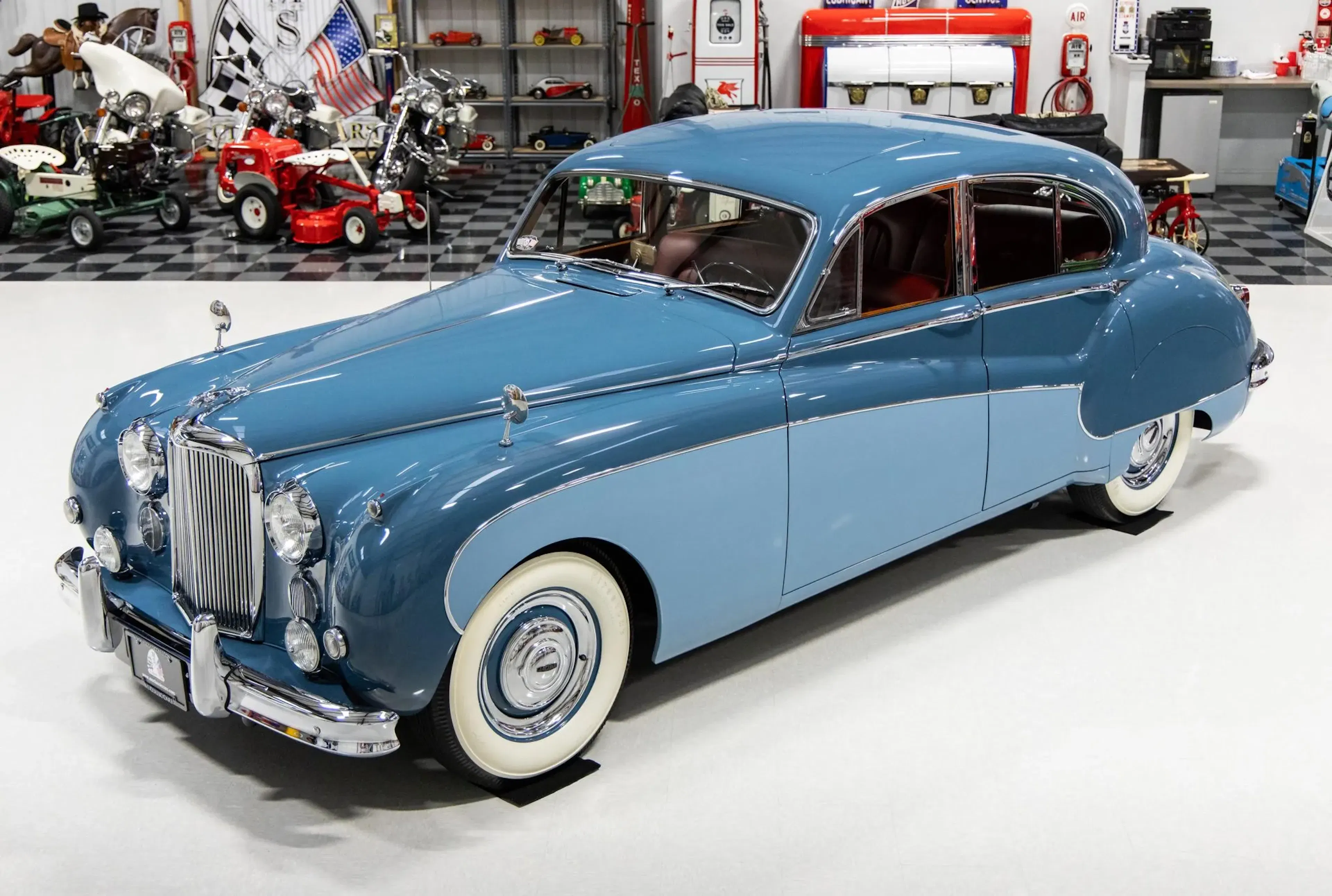1960 Jaguar Mark IX Base | Hagerty Valuation Tools®